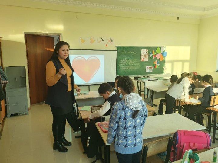 Алматы облысы, Панфилов ауданы, "Қорғас орта мектебі" 23 қараша Жалпыадамзаттық құндылықтар тақырыбында 2 "Б" сынып оқушыларымен ашық сабақ өткізілді.