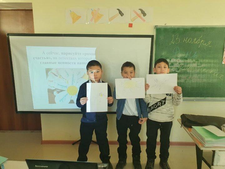 Алматы облысы, Панфилов ауданы, "Қорғас орта мектебі" 23 қараша Жалпыадамзаттық құндылықтар тақырыбында 2 "Б" сынып оқушыларымен ашық сабақ өткізілді.